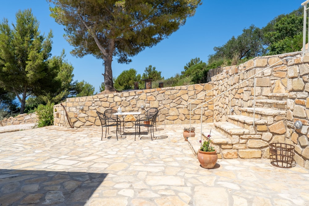 Villa photo 3
