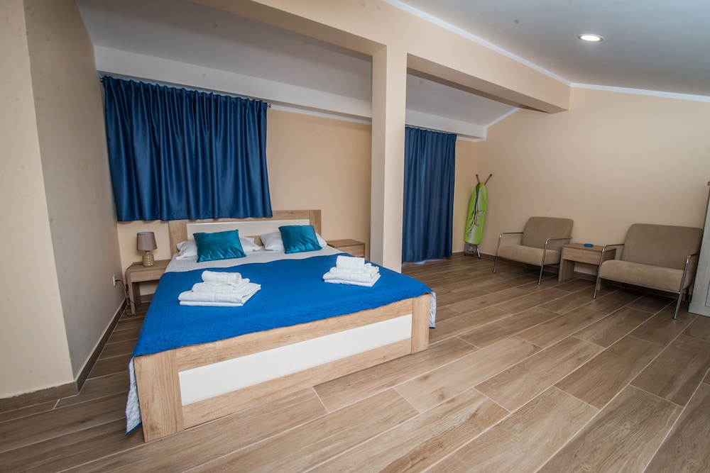 Comfort Studio, 1 Bedroom, Pool View photo 2