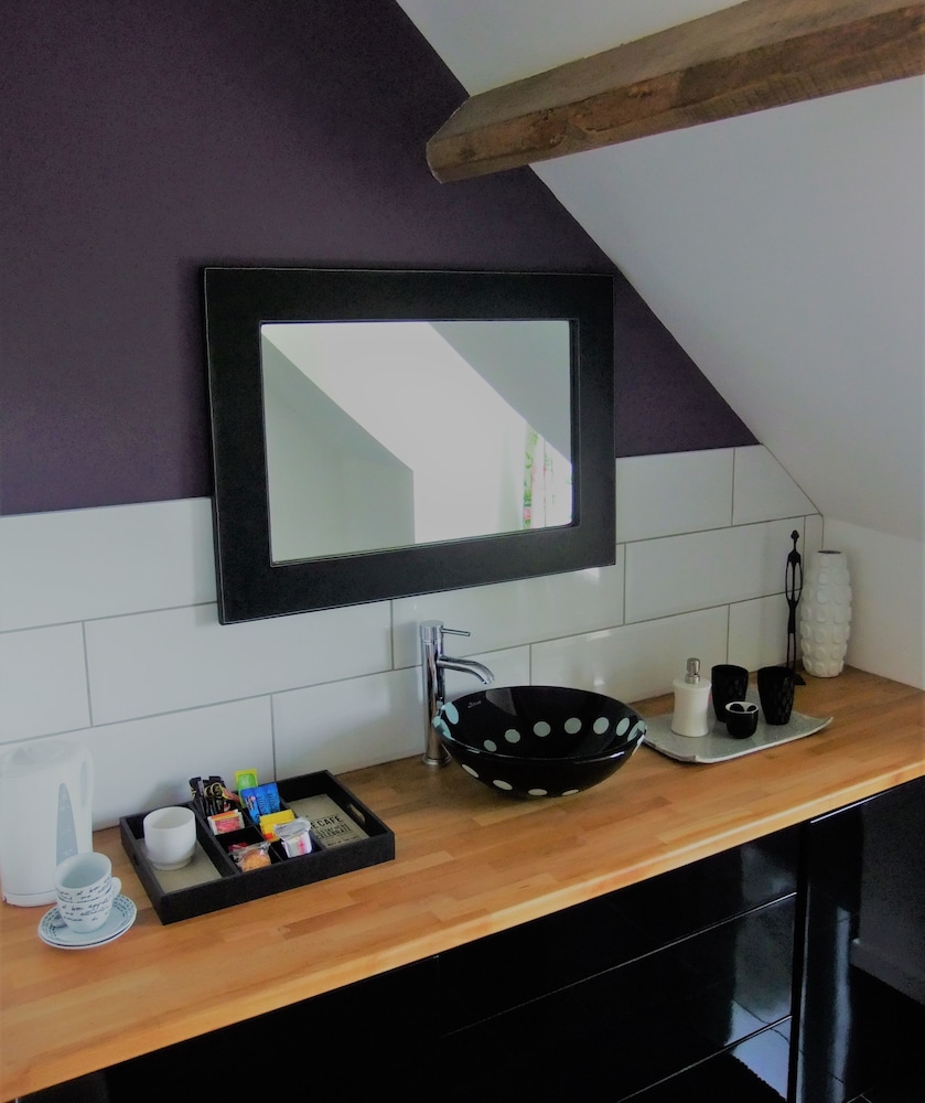 Design Double Room, 1 King Bed, Ensuite, Garden View photo 2