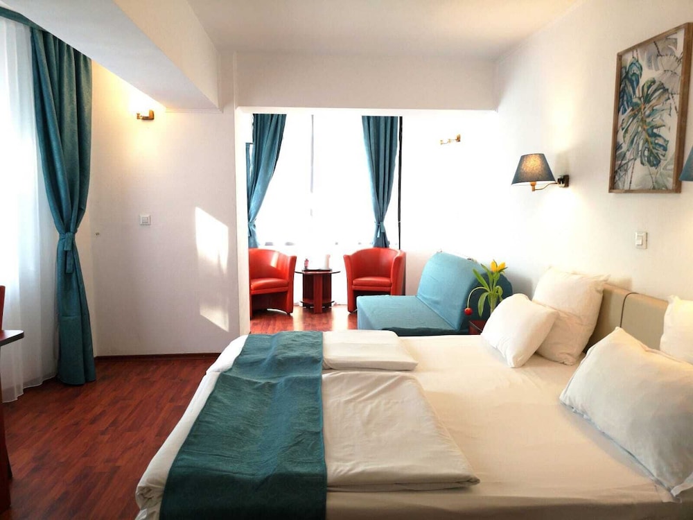 Executive Suite - Photo 1