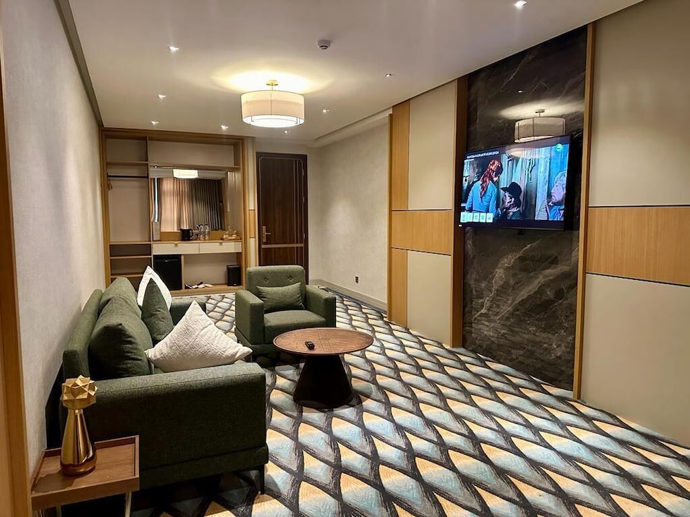Luxury Room, 1 Bedroom, Non Smoking, City View photo 2