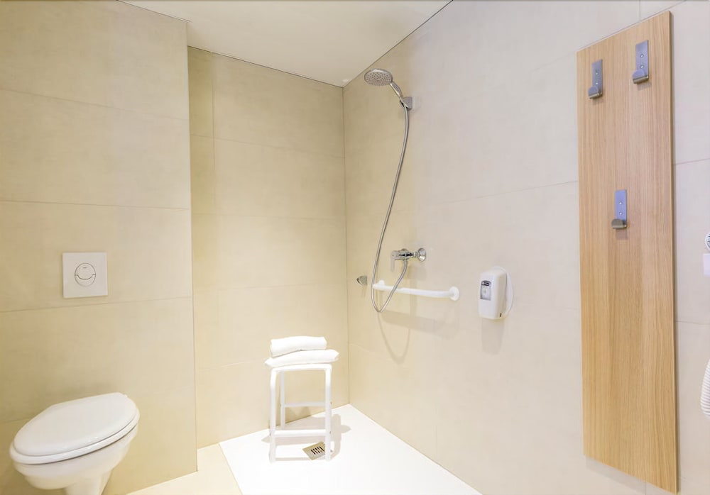 Double Room, Non Smoking - Photo 5