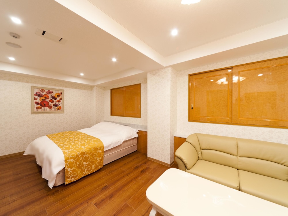 Standard Room, 1 Queen Bed (Couples Hotel) thumbnail 6