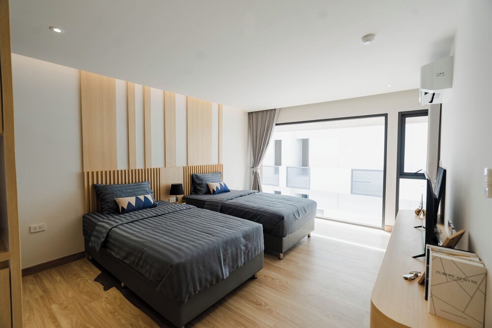 Standard Twin Room, Balcony, City View