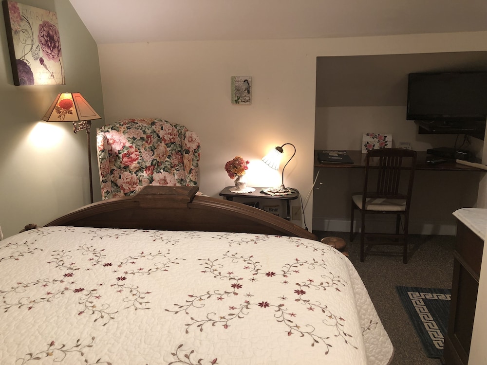 Deluxe Double Room, Ensuite, Garden View (Alpine Pink #7) photo 2