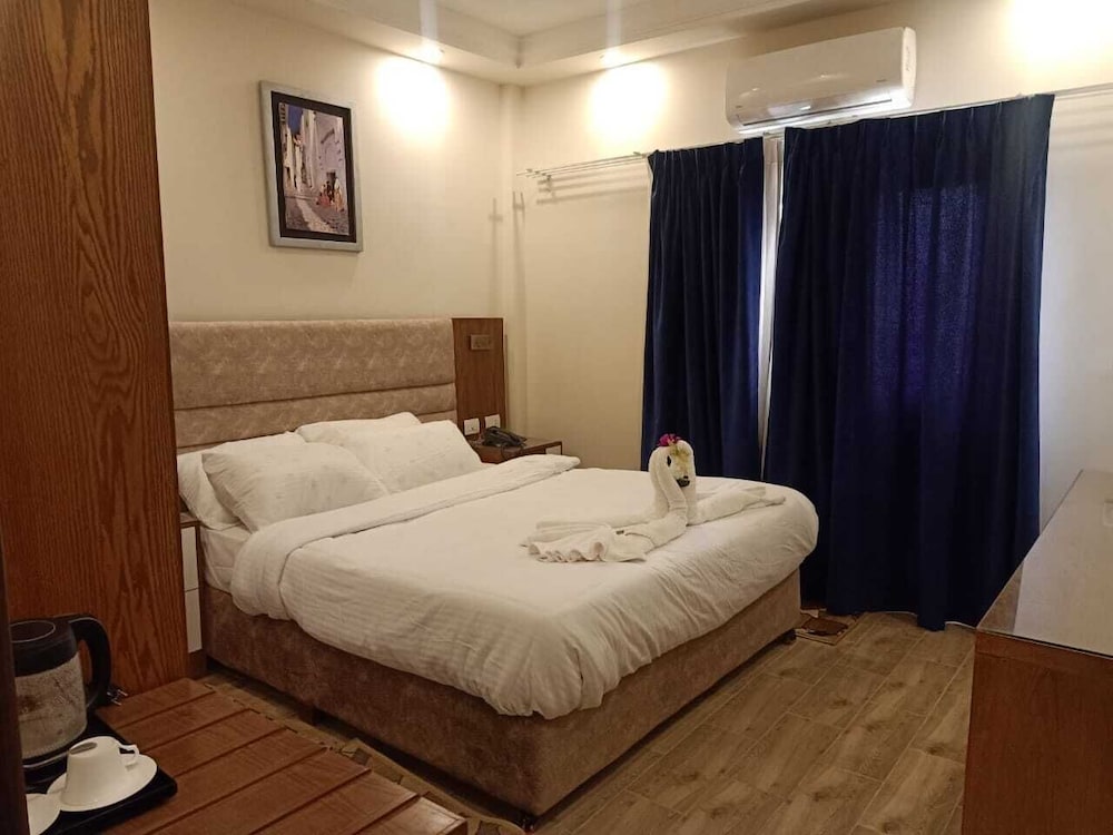 Double Room - Photo 8