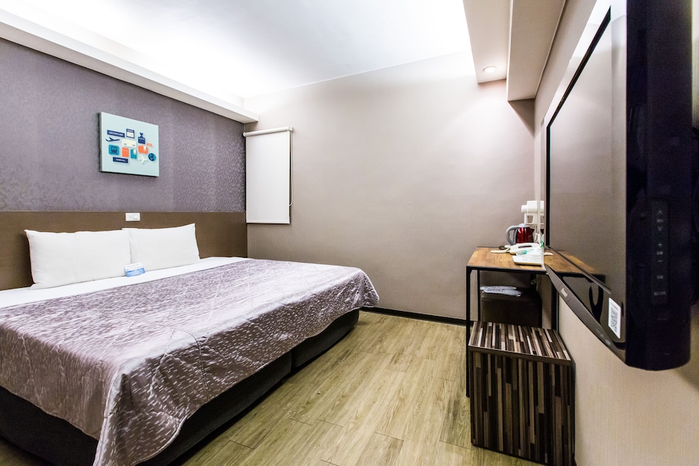 Economy Double Room (No Window) - possible noise disturbance photo 2