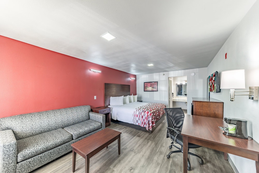 Superior Room, 1 King Bed with Sofa bed (Smoke Free) - Photo 5