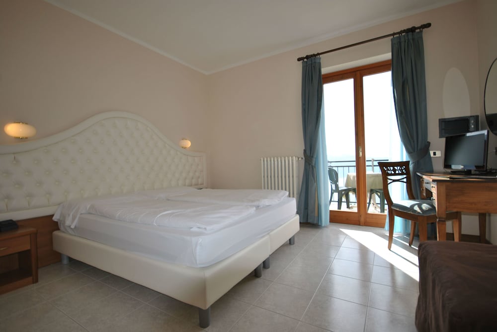Superior Double Room, Lake View