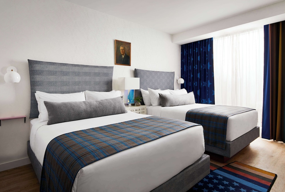 Room, 2 Queen Beds Skyline View, Accessible photo 1