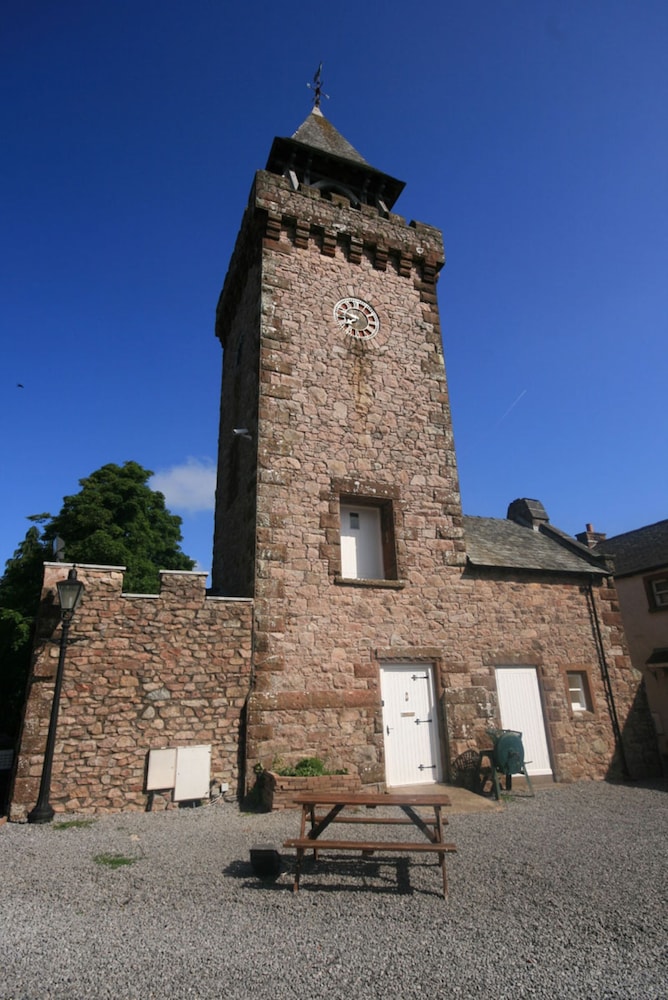 Clock Tower - Five-Bedroom Apartment