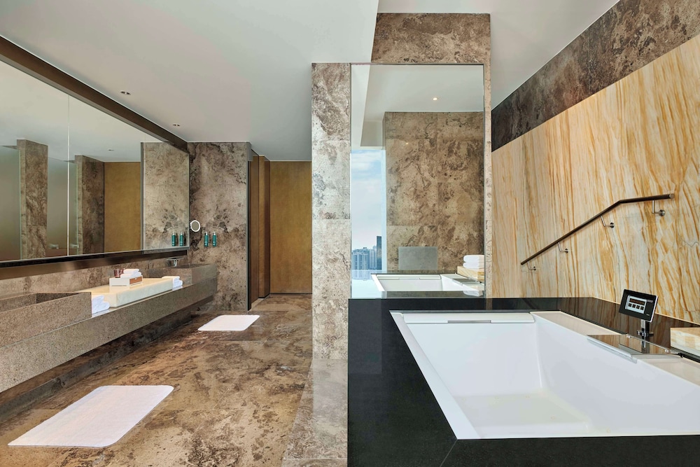 Presidential Suite, Club Lounge Access