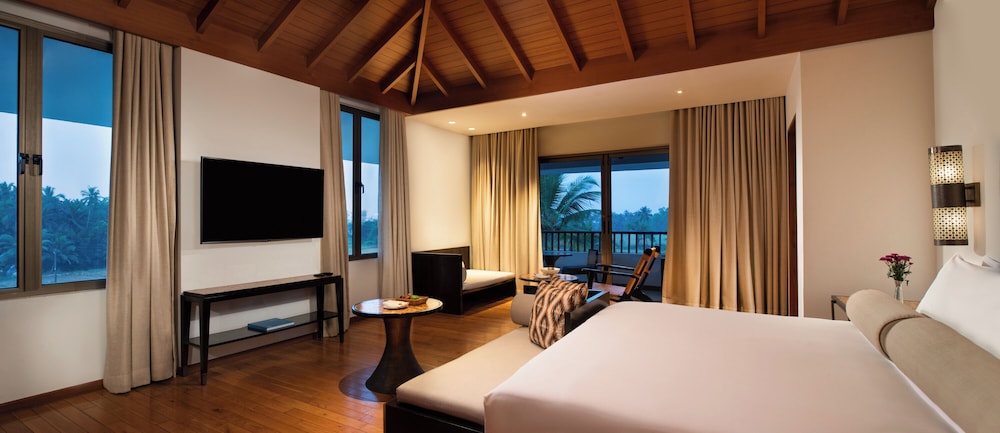 Suite, 1 King Bed with Sofa bed (Alila Suite) photo 3