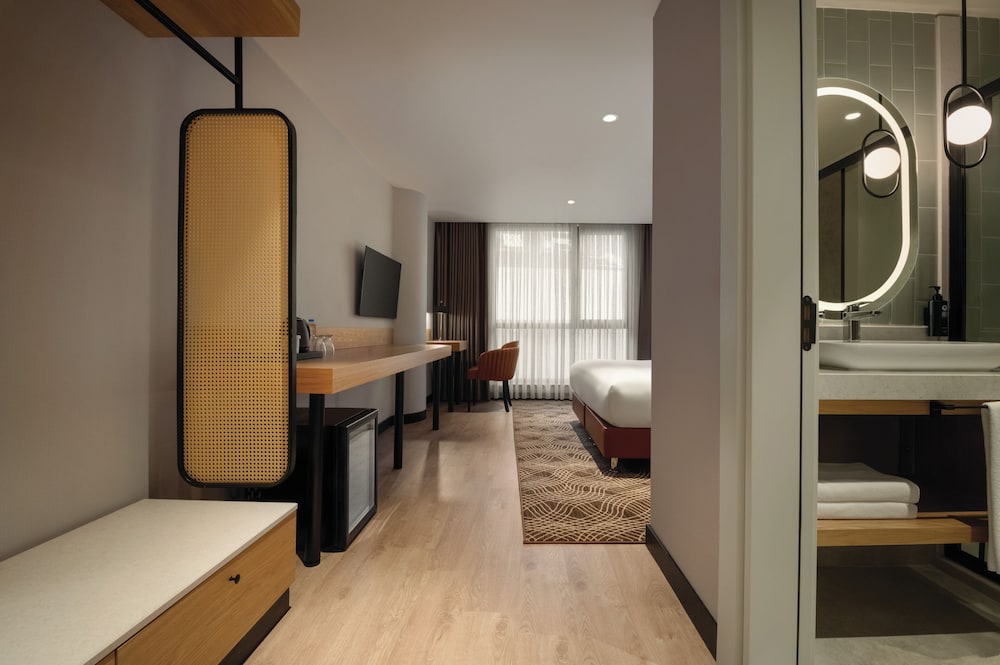Premium Room, 1 King Bed, City View photo 3