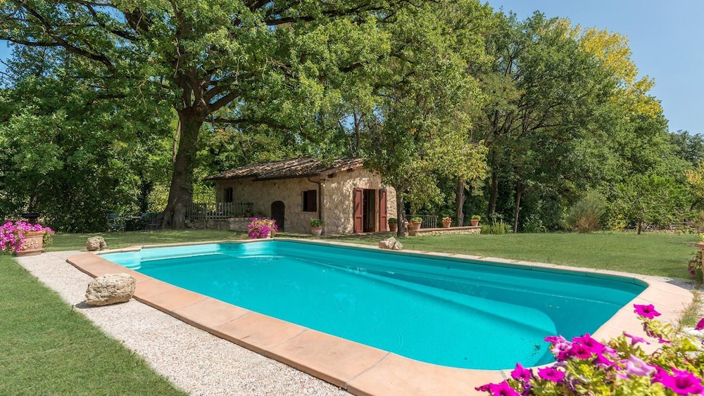 Villa photo 1