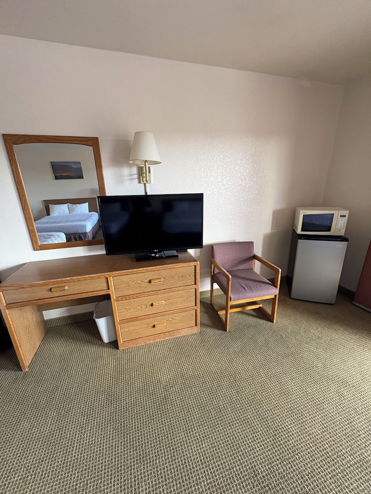Standard Room, Multiple Beds, Non Smoking - Photo 3