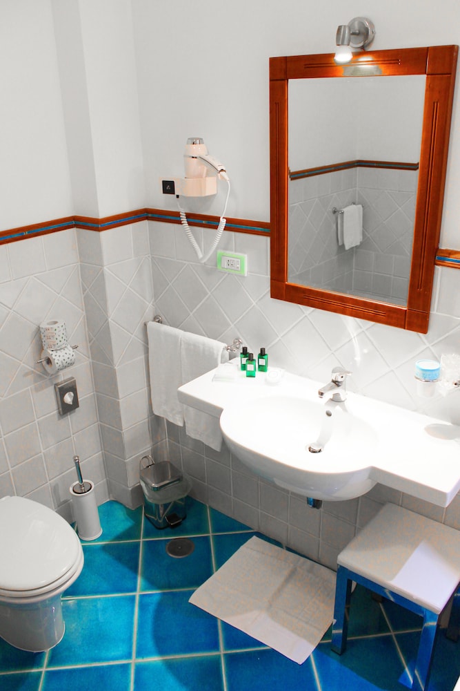 Superior Double Room, Partial Sea View photo 3