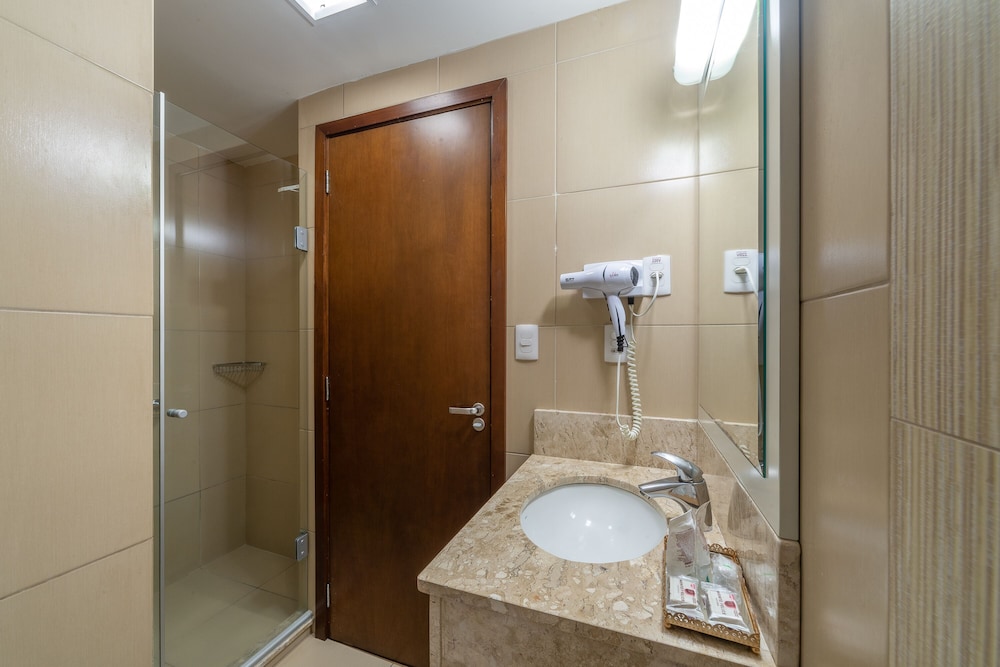 Luxury Triple Room thumbnail 5