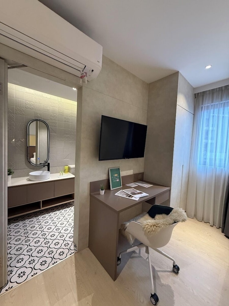 Superior Studio, 1 King Bed photo 2