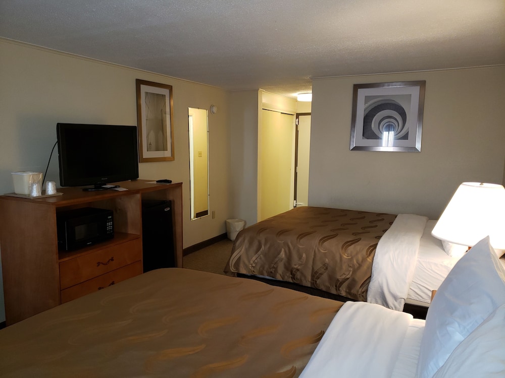 Standard Room, 2 Queen Beds, Non Smoking photo 3