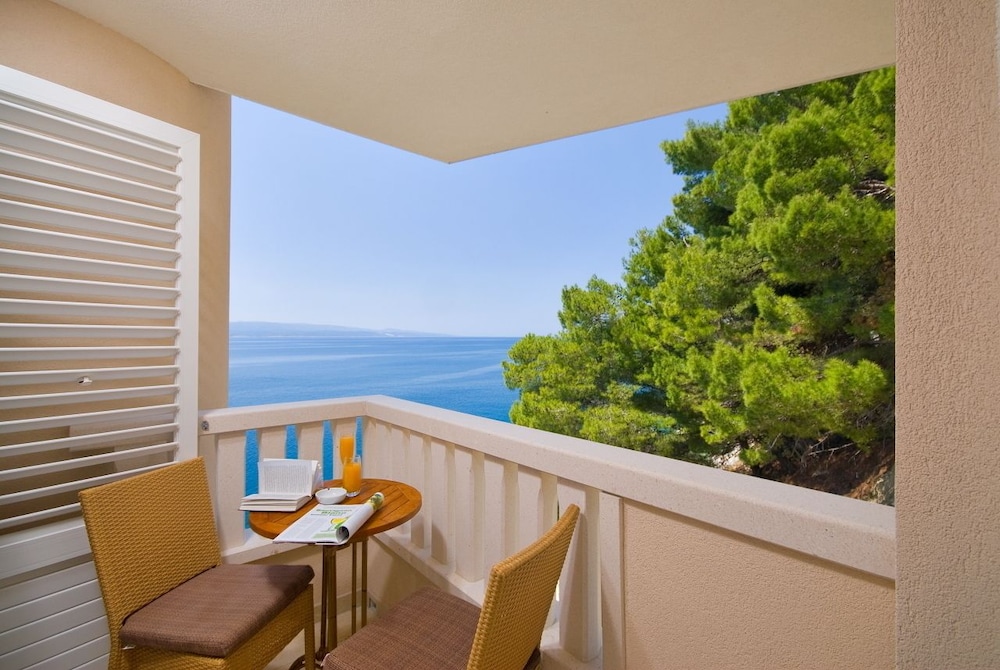 Apartment, Balcony, Partial Sea View photo 2