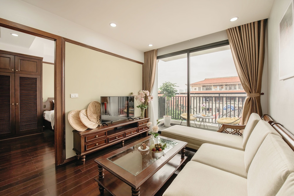 Luxury Apartment, Balcony, Courtyard View