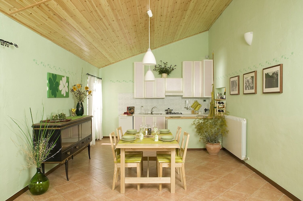 Apartment, 2 Bedrooms, Ground Floor photo 3