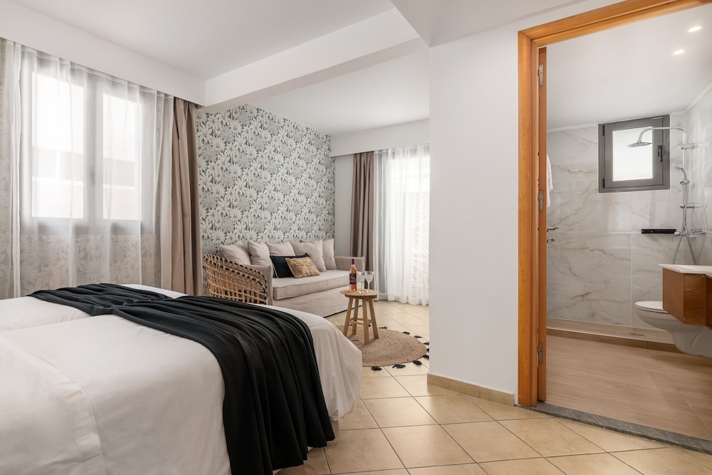 Superior Quadruple Room photo 2