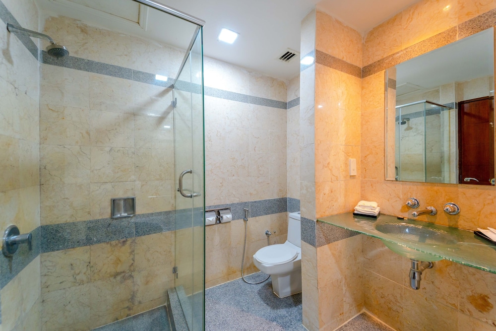 Deluxe King Room - Photo 6