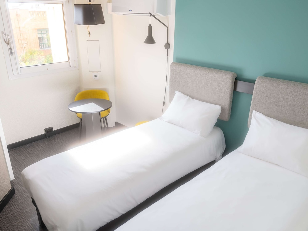 Standard Twin Room, 2 Twin Beds - Photo 1