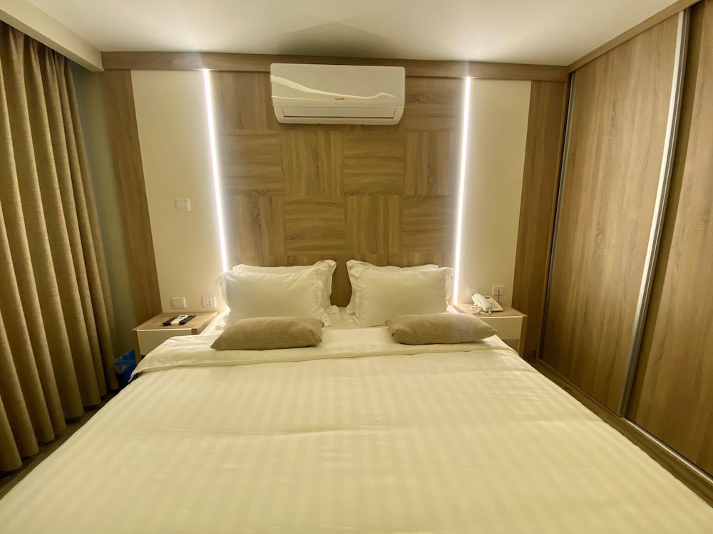 Basic Double or Twin Room, Non Smoking photo 3