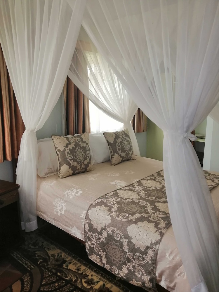 Family Room, 2 Bedrooms, 2 Bathrooms, Garden View