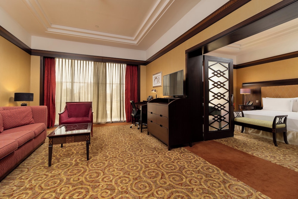 Suite, 1 Bedroom, Club Lounge Access, Pool View - Photo 3
