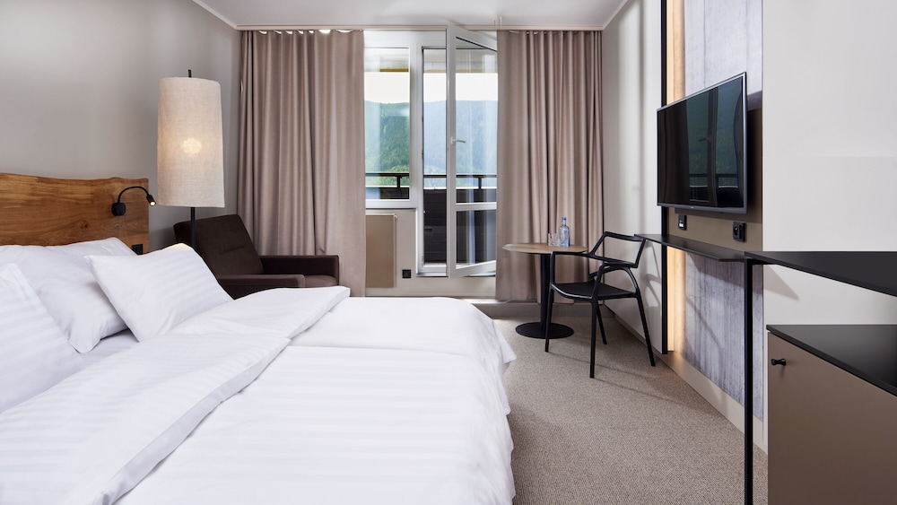 Deluxe Room (with Extrabed) photo 1
