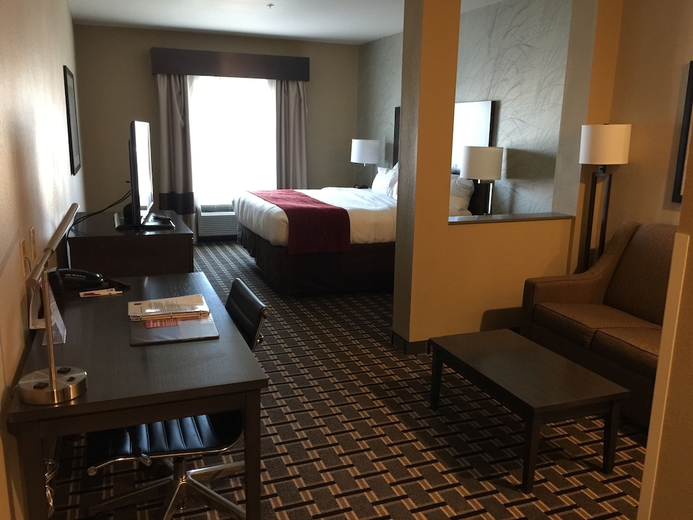 Suite, 1 King Bed with Sofa bed, Non Smoking, Bathtub photo 3
