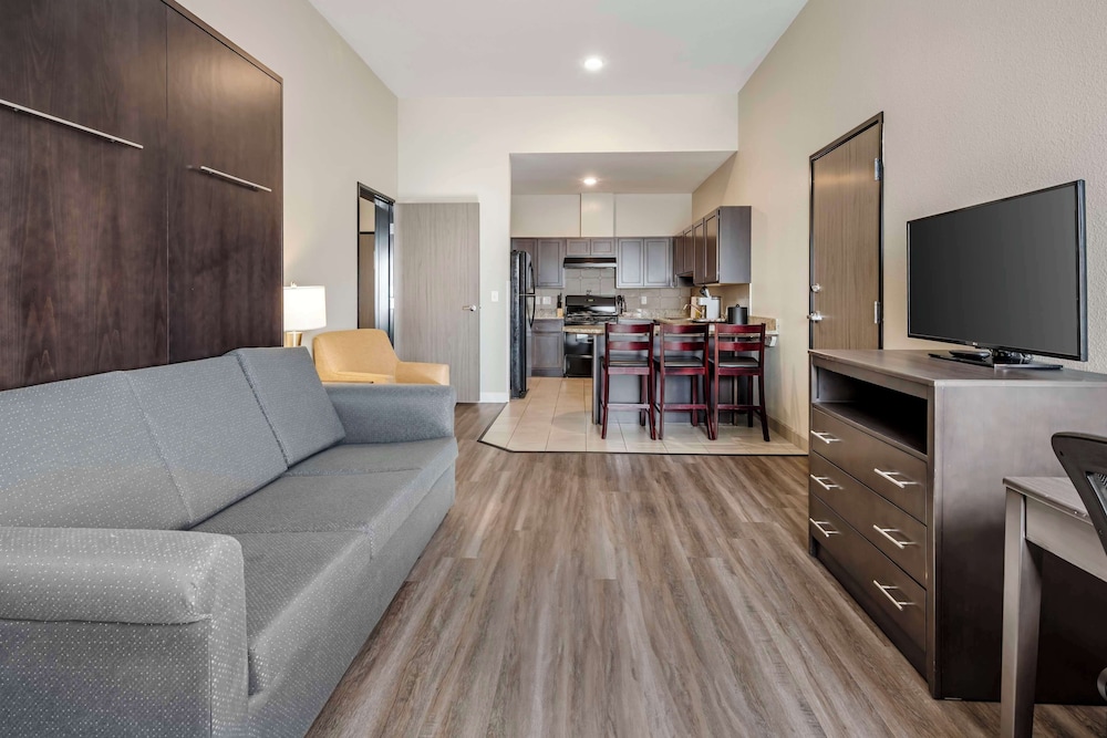 Room, 2 Queen Beds, Kitchen (Pet Friendly) - Photo 8