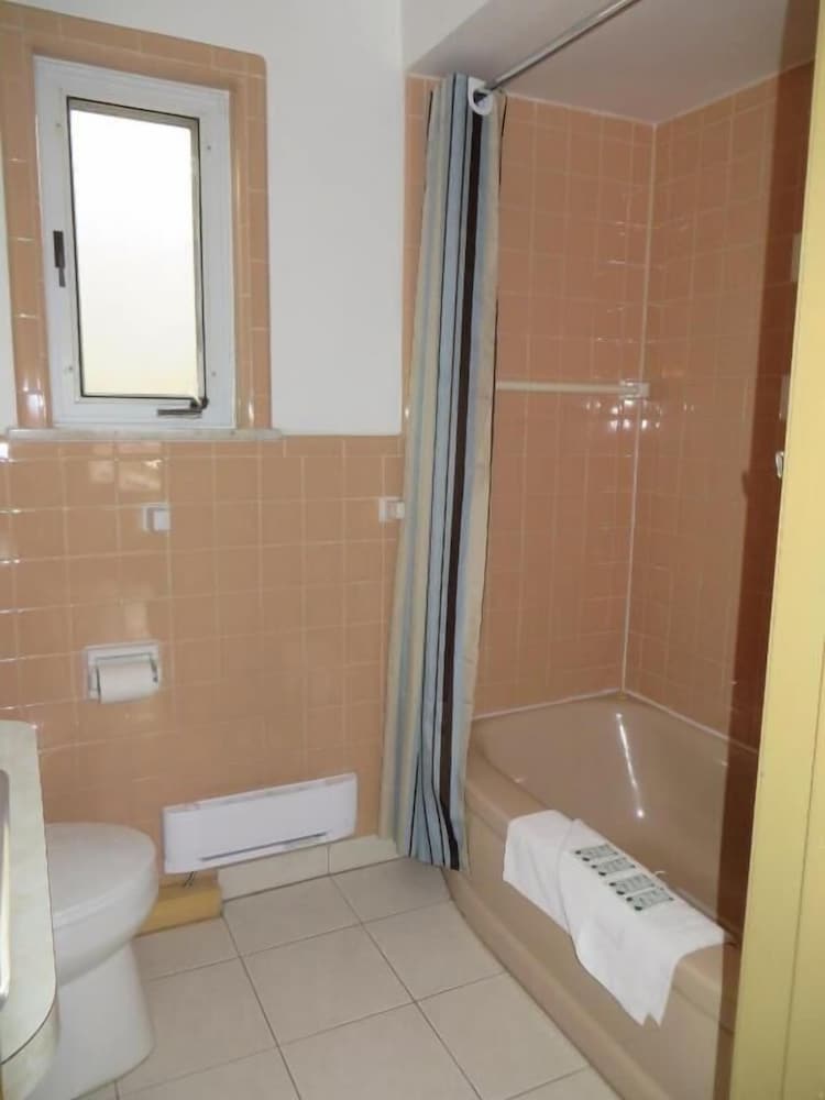 Basic Double or Twin Room, Multiple Beds - Photo 2