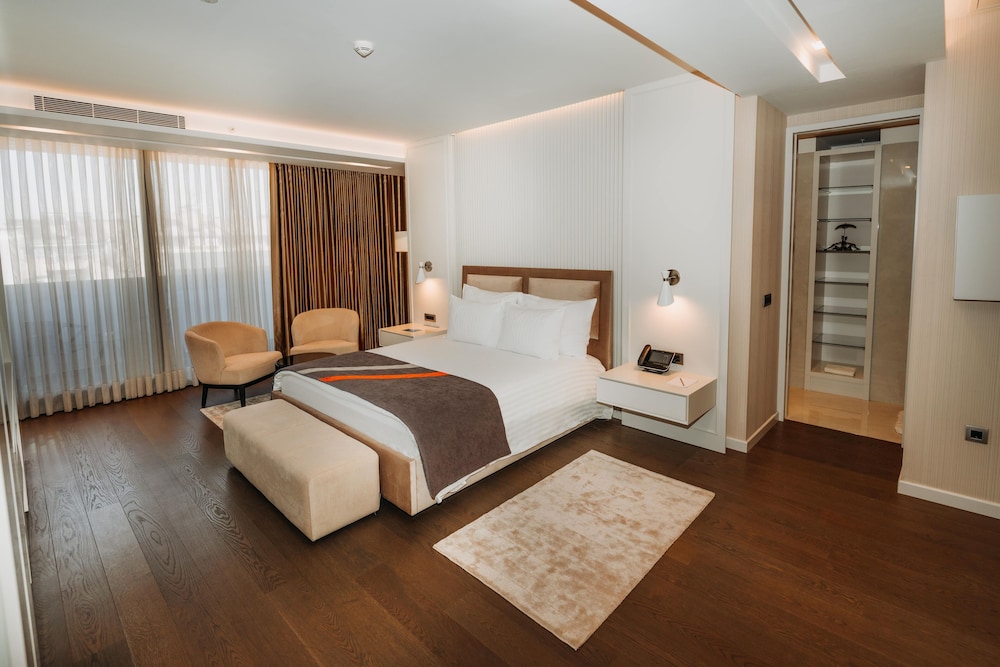 Penthouse, 1 King Bed, Jetted Tub