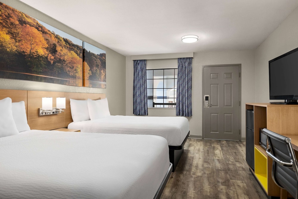 Room, 2 Queen Beds, Non Smoking photo 3