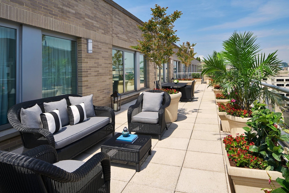 Suite, 1 Bedroom, Balcony thumbnail 5