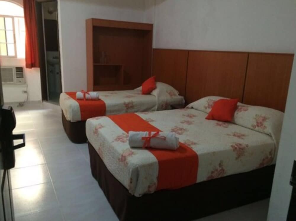 Basic Double Room, Multiple Beds photo 3