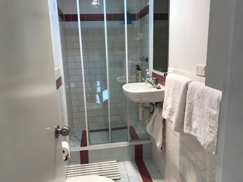 Garden Room with ensuite bathroom thumbnail 6