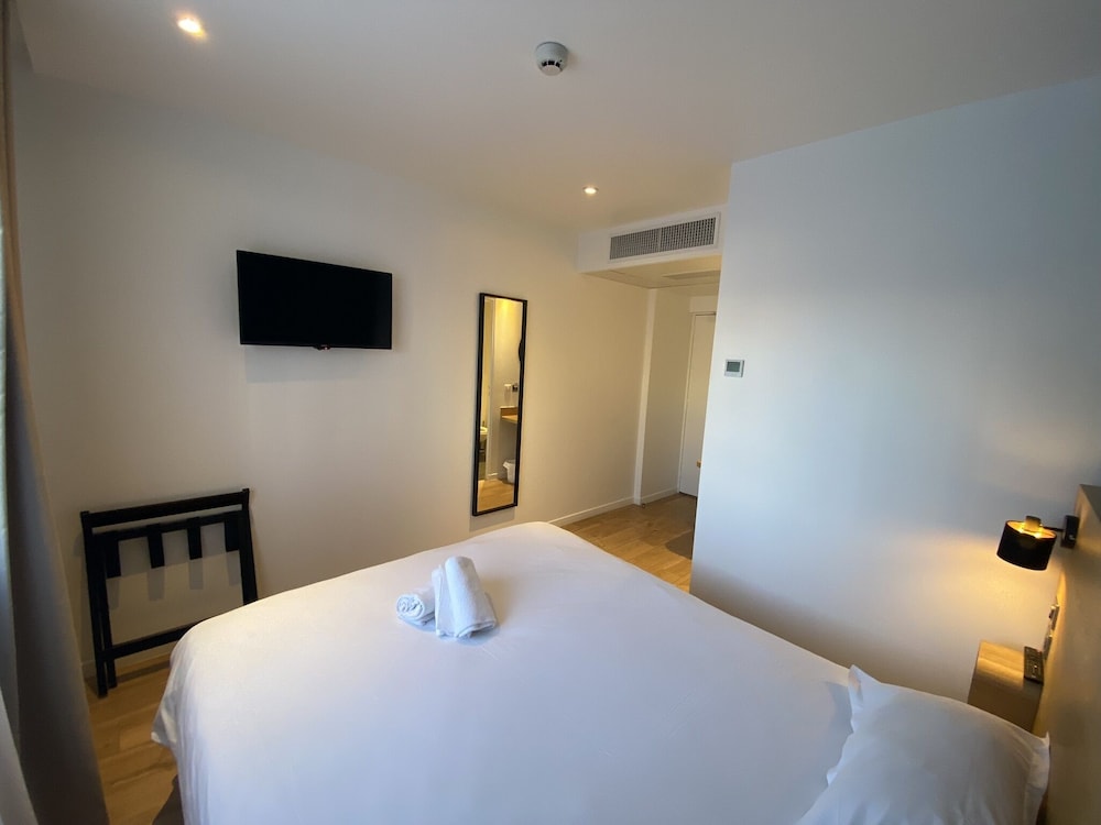 Double Room - Photo 12