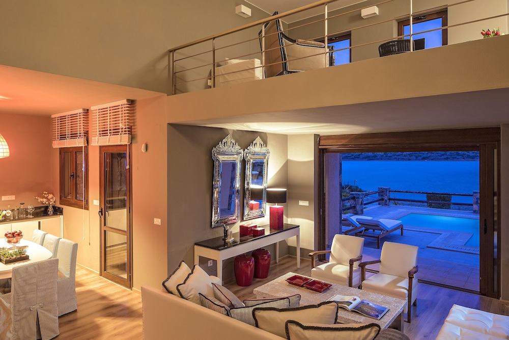 Elounda Seafront Villa - Photo 9