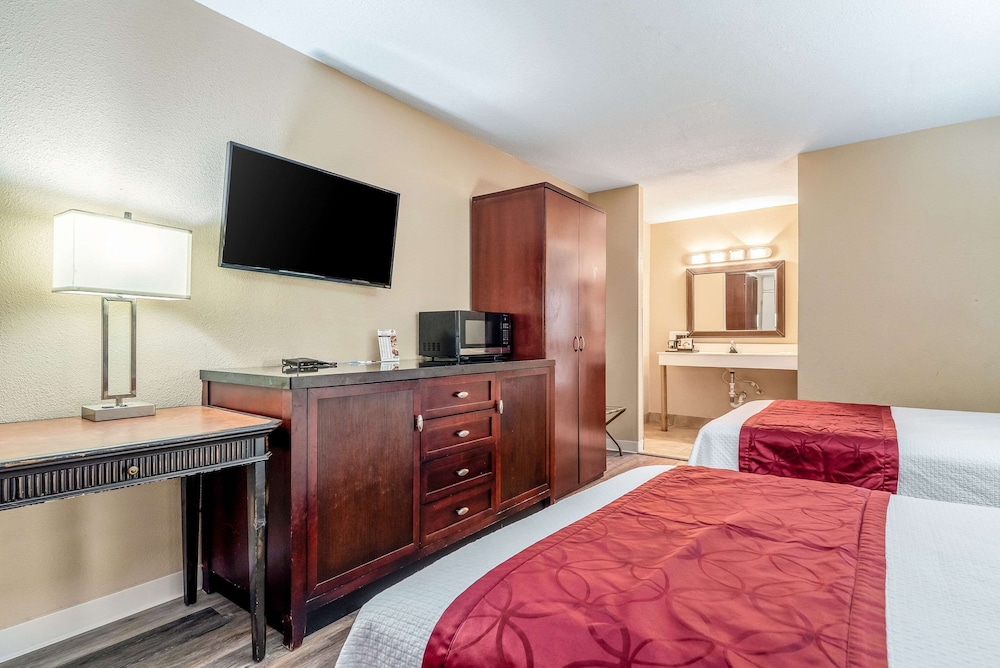Standard Room, 2 Double Beds, Smoking photo 3