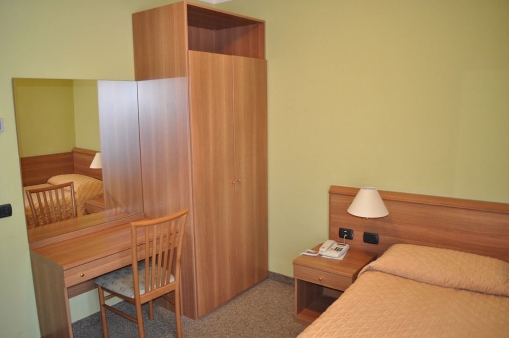 Economy Room