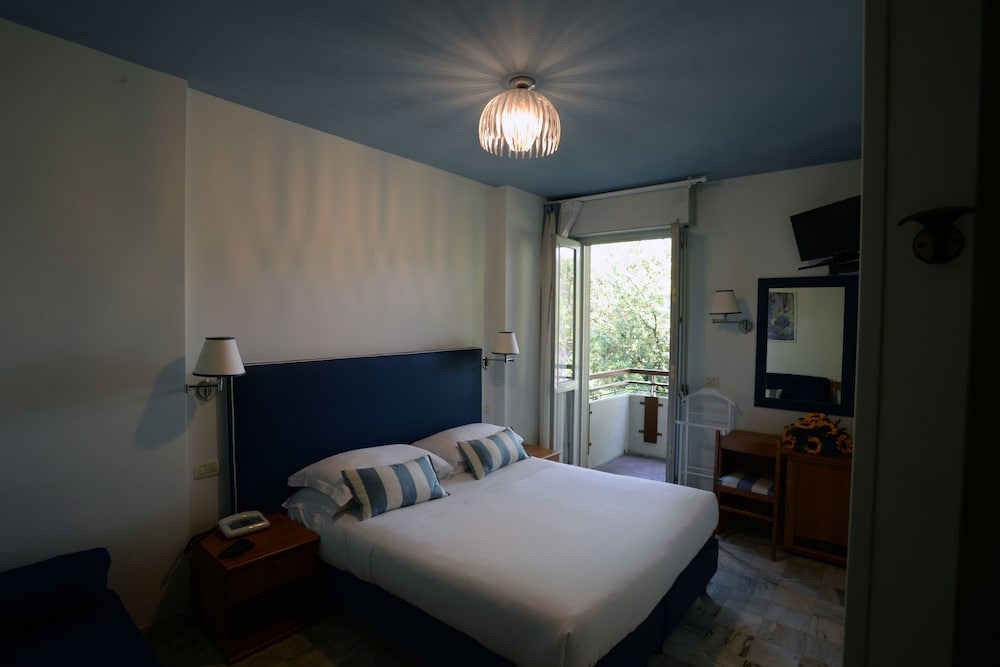Classic Triple Room, Balcony