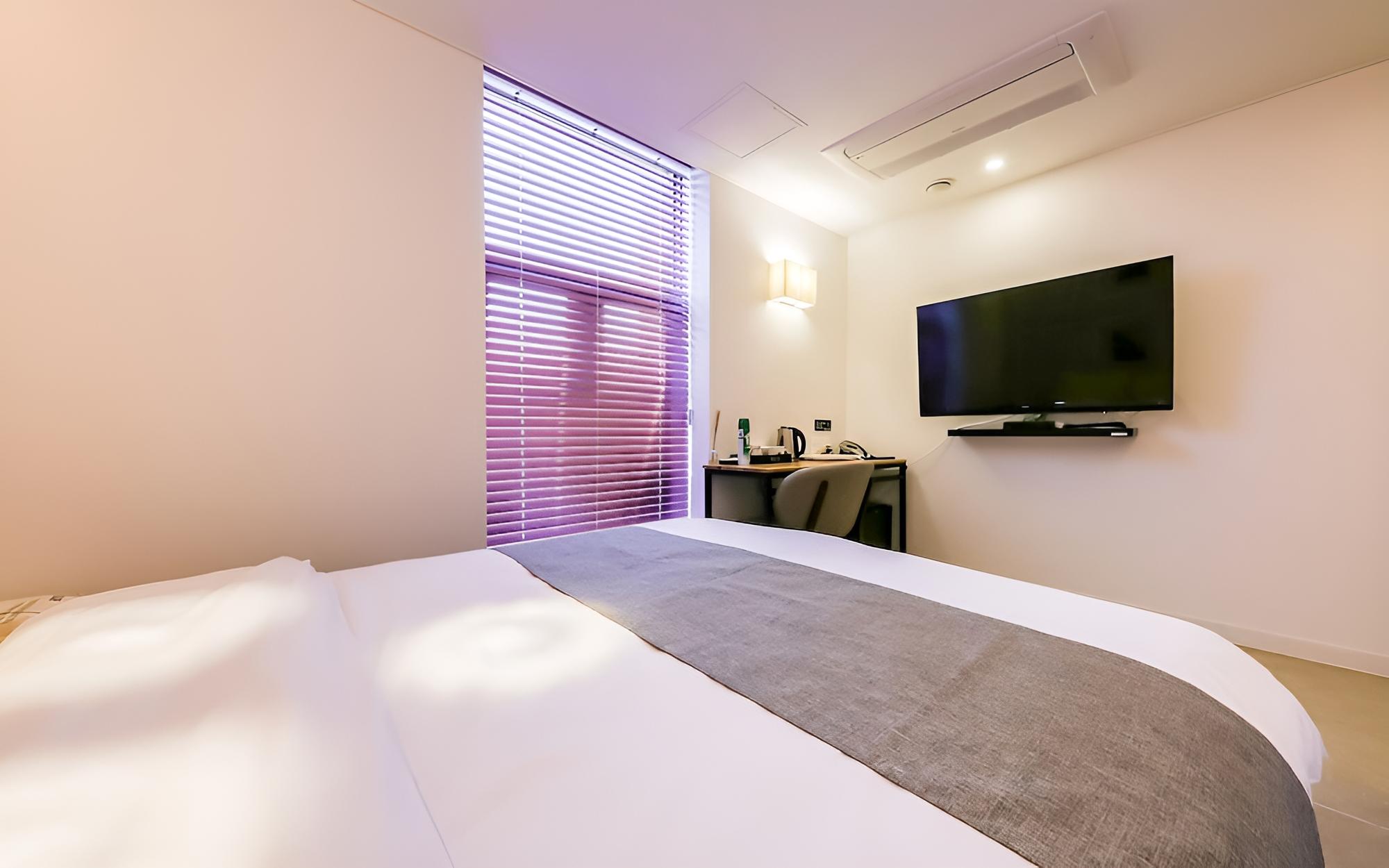 Room (STANDARD (Netflix available COUPLE)) photo 2