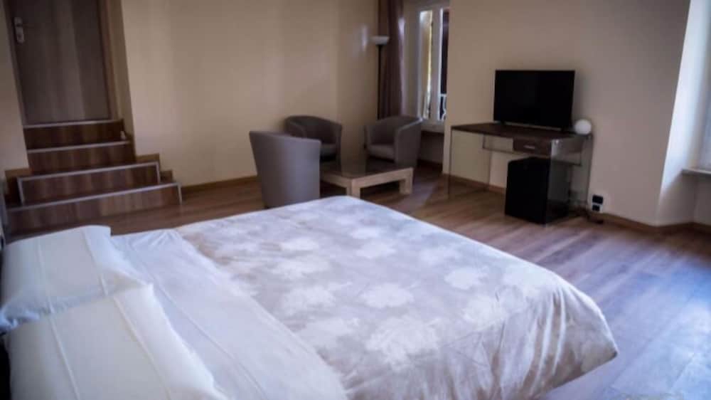 Suite, Jetted Tub