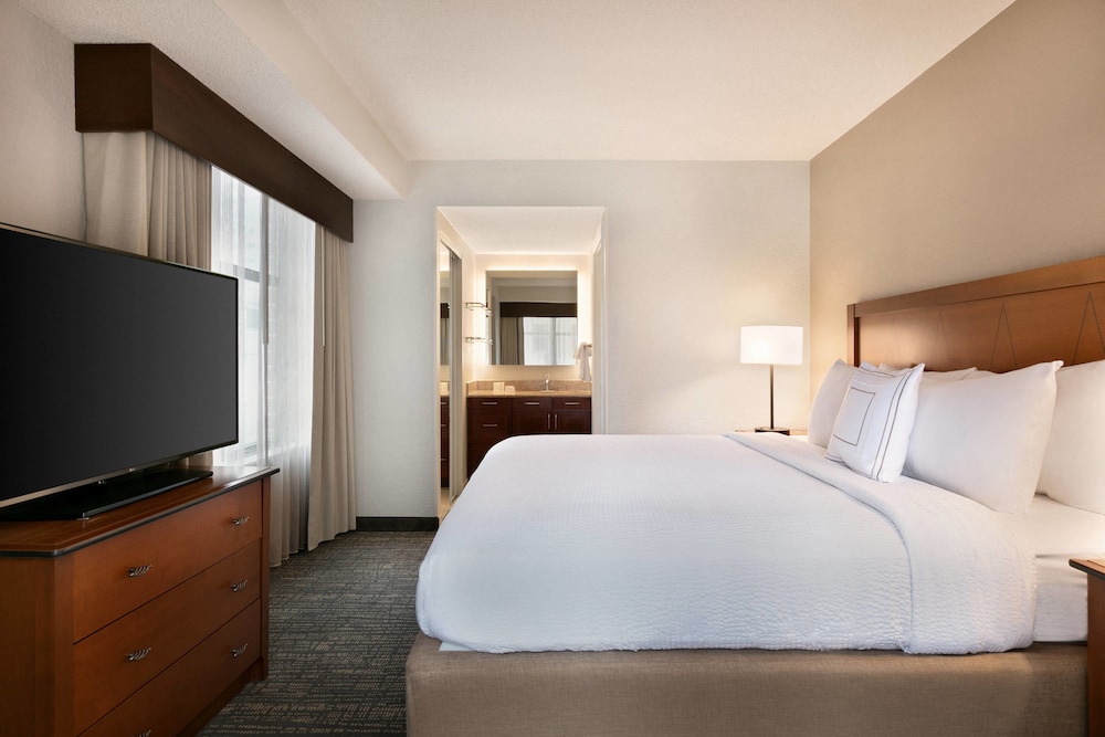 Suite, 1 Bedroom - Photo 1
